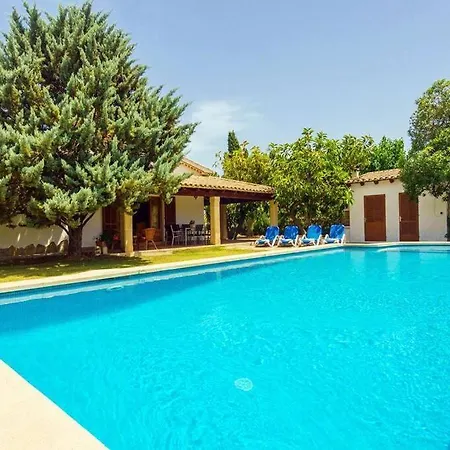 Holiday home 3 Bedrooms With Pool Near By Renthousing