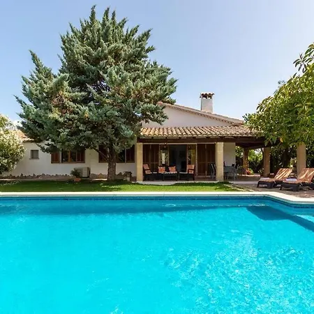 Holiday home 3 Bedrooms With Pool Near By Renthousing *