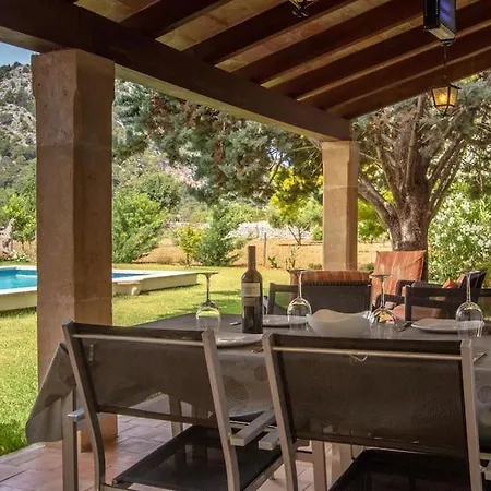 3 Bedrooms With Pool Near By Renthousing Holiday home