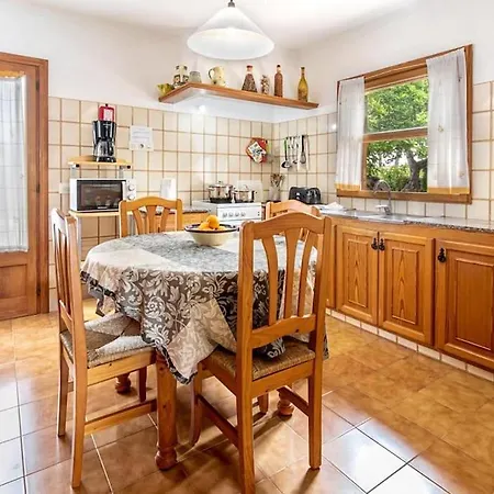 3 Bedrooms With Pool Near By Renthousing Holiday home *