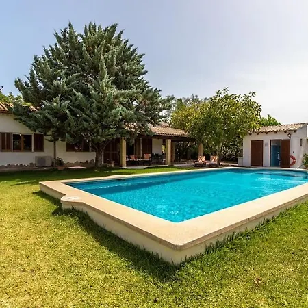 3 Bedrooms With Pool Near By Renthousing Holiday home *